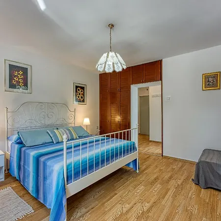 Apartment Dragica